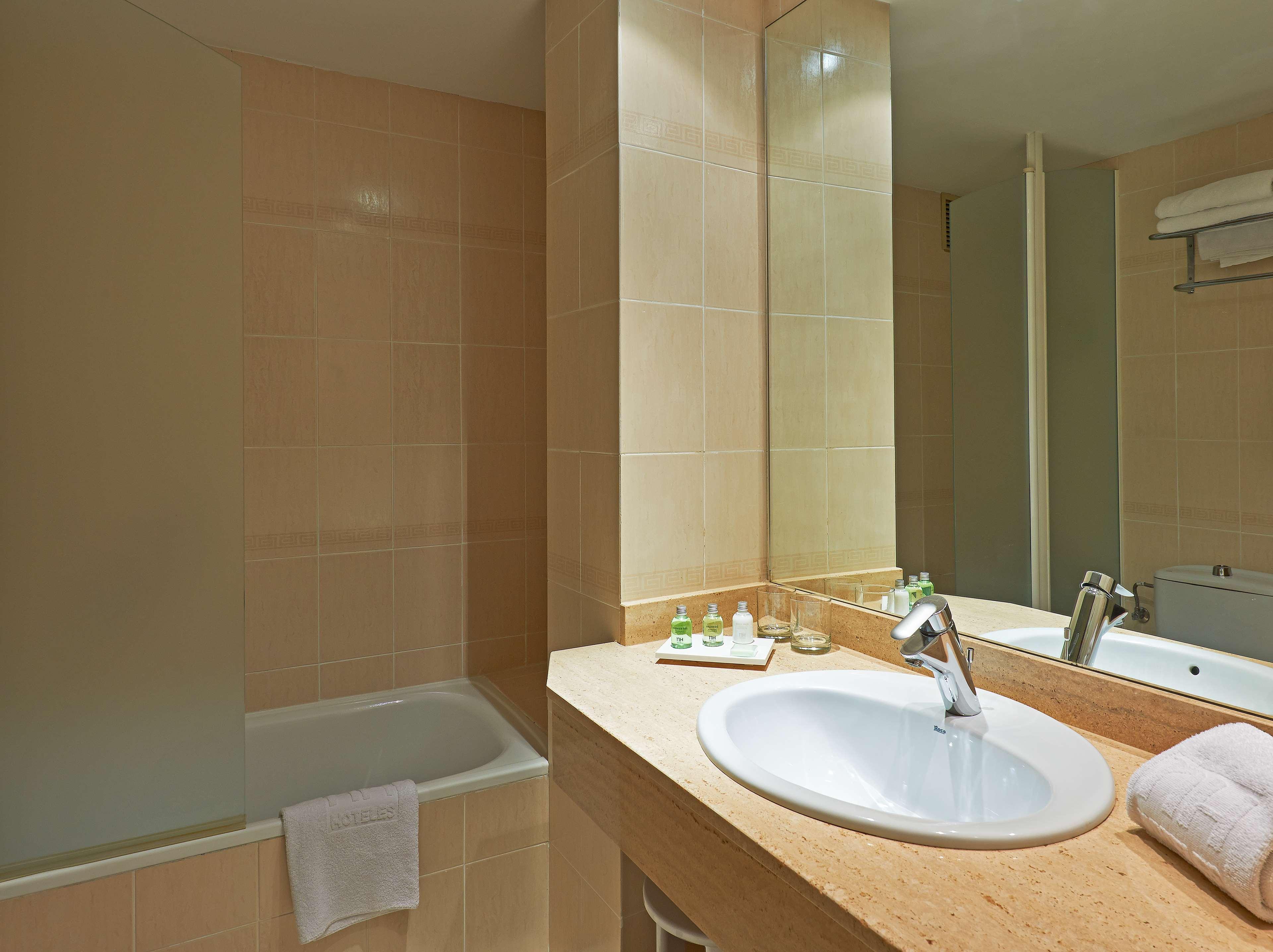 Nh Sport Hotel Zaragoza Bagian luar foto