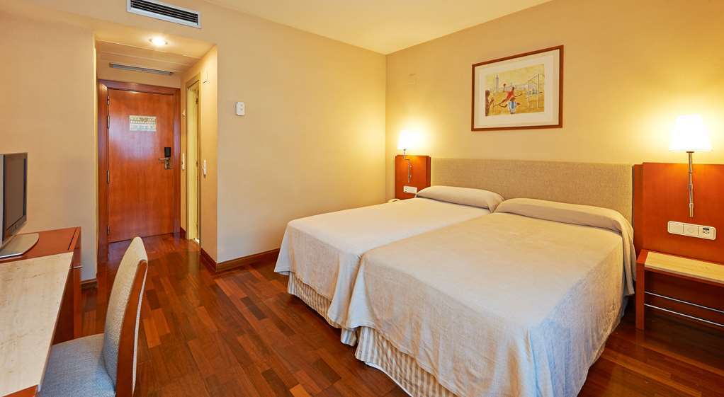 Nh Sport Hotel Zaragoza Ruang foto