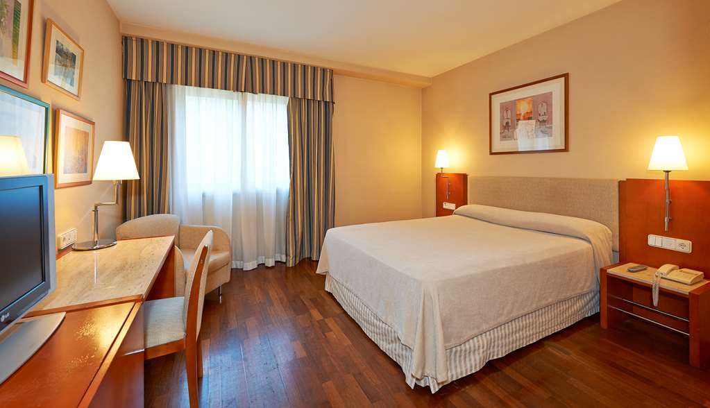 Nh Sport Hotel Zaragoza Ruang foto