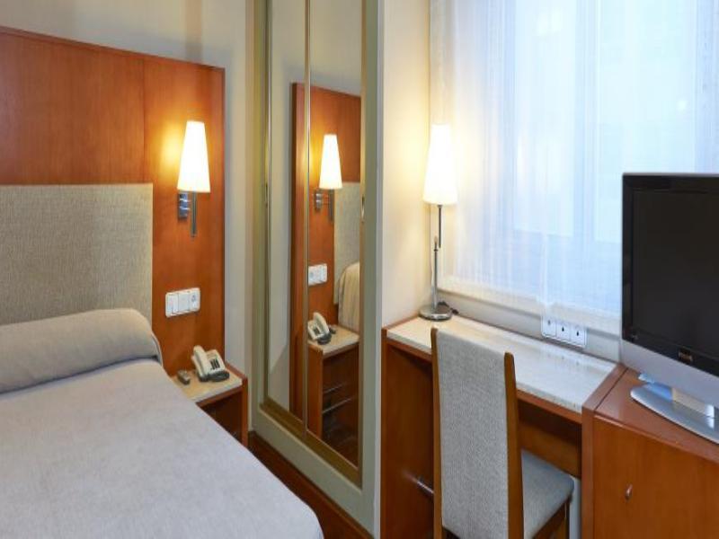 Nh Sport Hotel Zaragoza Bagian luar foto