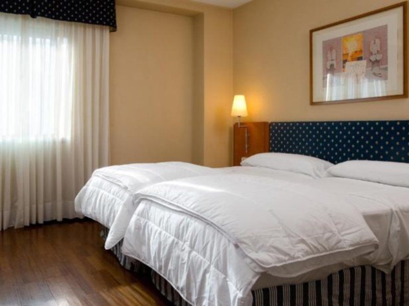 Nh Sport Hotel Zaragoza Bagian luar foto