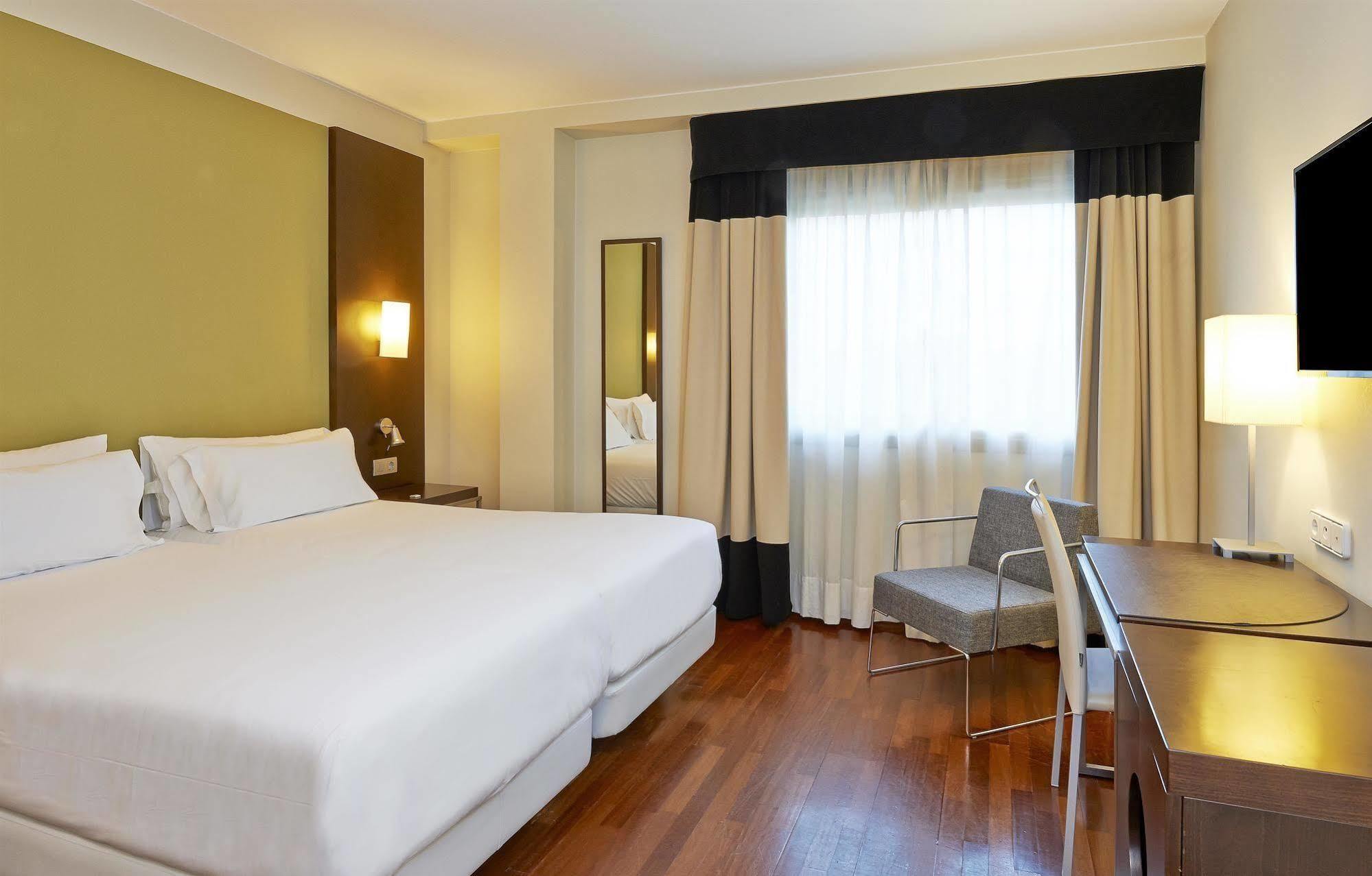 Nh Sport Hotel Zaragoza Bagian luar foto