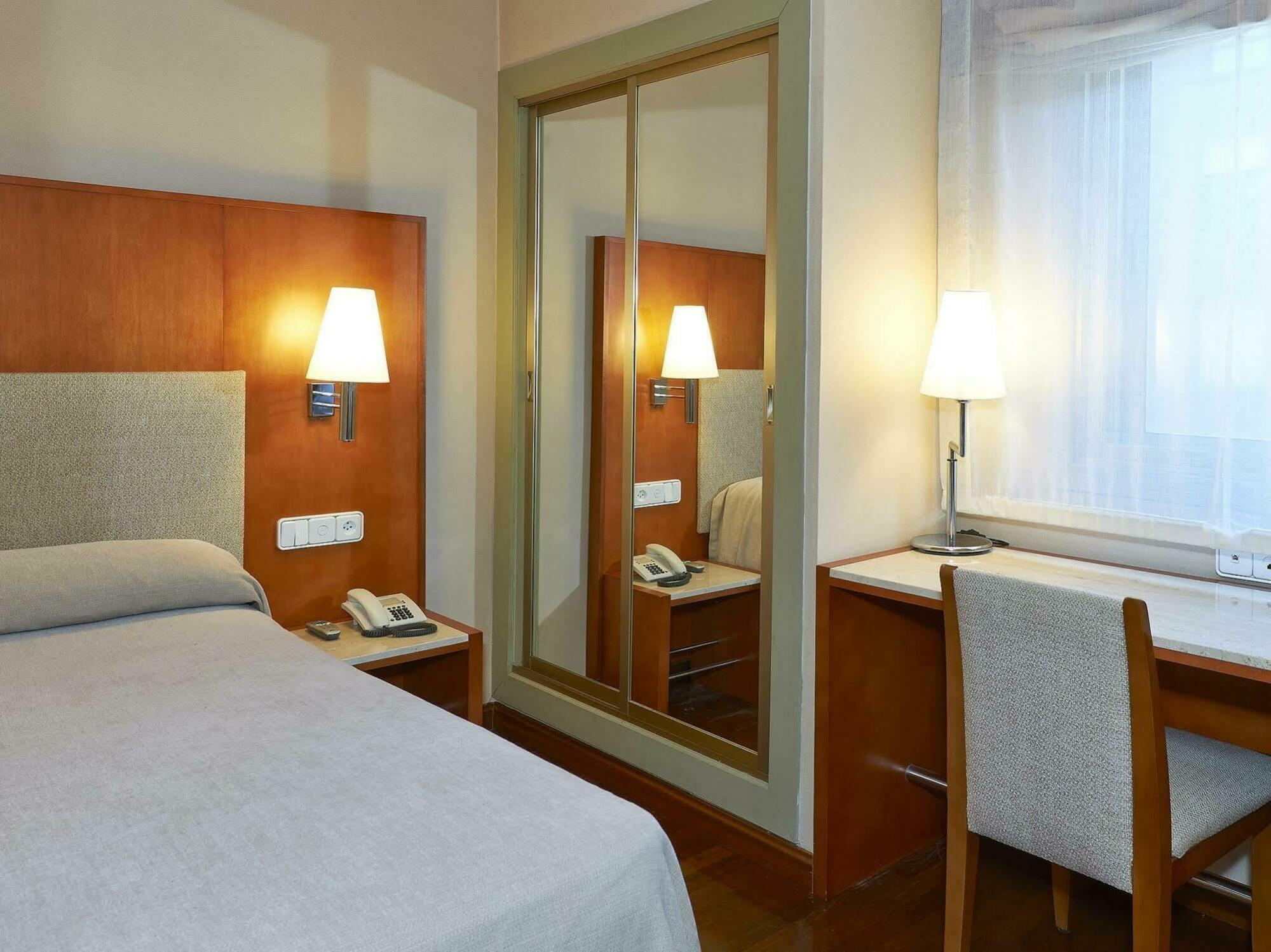 Nh Sport Hotel Zaragoza Bagian luar foto